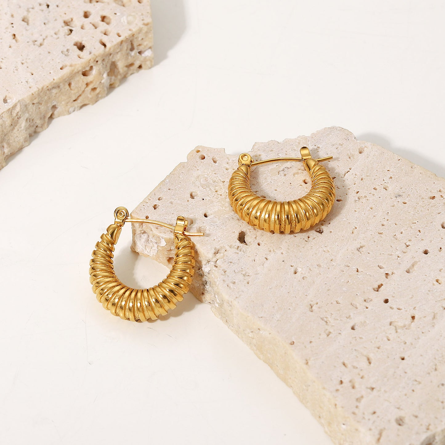 U-Shaped Screw Circle Horn Bread Earrings