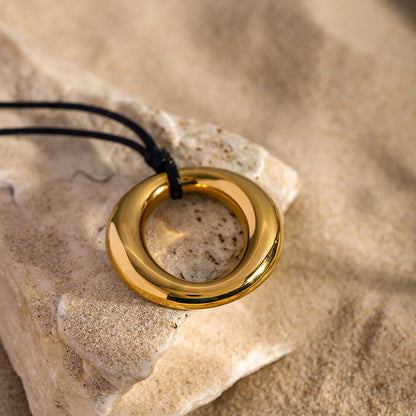 18k Gold Stainless Steel Round Hollow Necklace