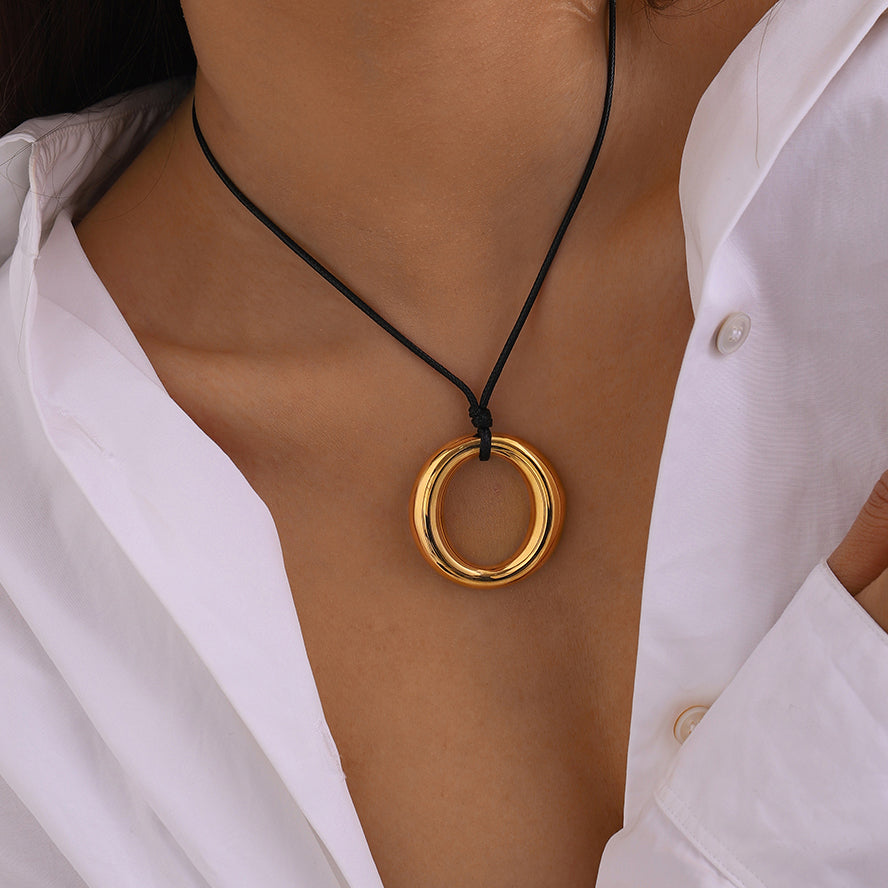 18k Gold Stainless Steel Round Hollow Necklace